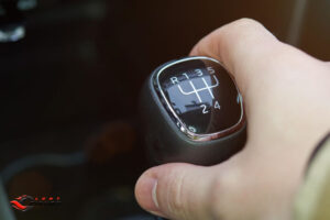 چه زمانی خودرو دنده مرده می‌زند؟